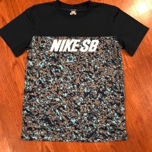 Nike t-shirt size large climate control